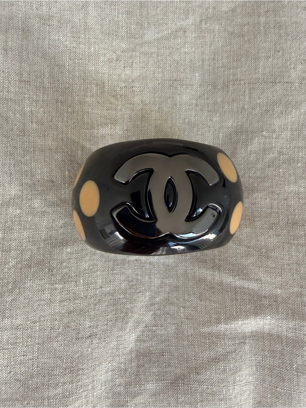 ✨CHANEL Black Resin Cuff with Beige Polka Dots🖤 - Picture 10 of 12